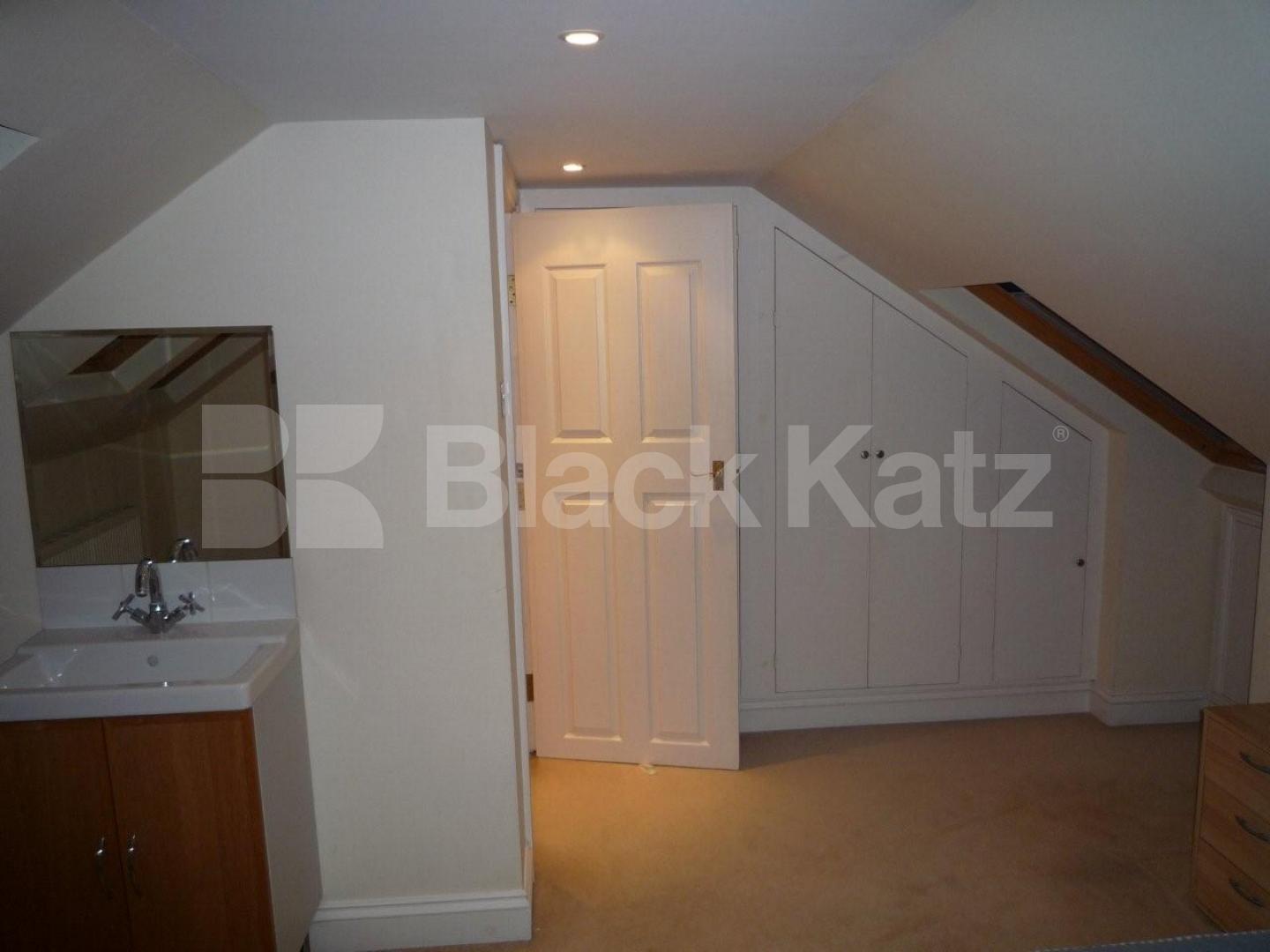 			NEW INSTRUCTION , 3 Bedroom, 1 bath, 1 reception Apartment			 Tregarvon Road, Clapham Common North Side